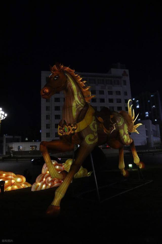 马踏光影越雄关！嘉峪关这场新春灯会，藏着丝路千年的文化密码 (图9)