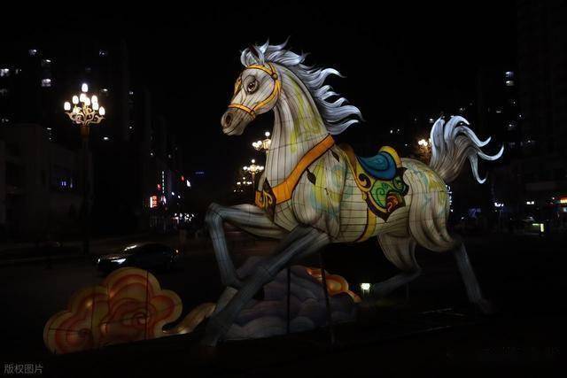 马踏光影越雄关！嘉峪关这场新春灯会，藏着丝路千年的文化密码 (图8)