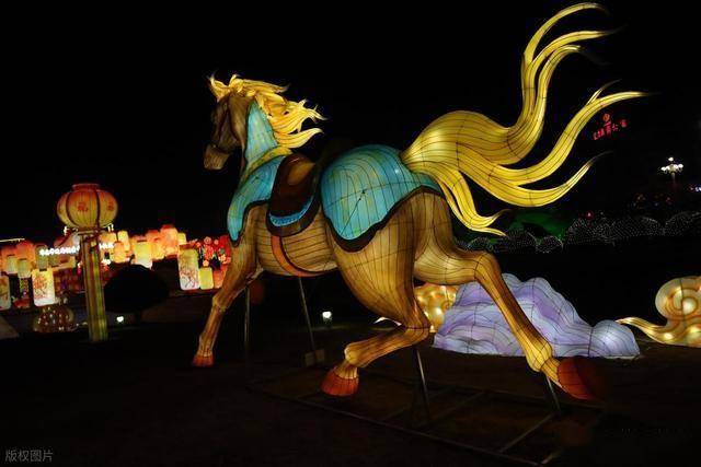 马踏光影越雄关！嘉峪关这场新春灯会，藏着丝路千年的文化密码 (图11)