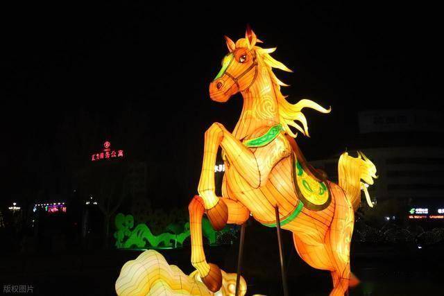 马踏光影越雄关！嘉峪关这场新春灯会，藏着丝路千年的文化密码 (图13)