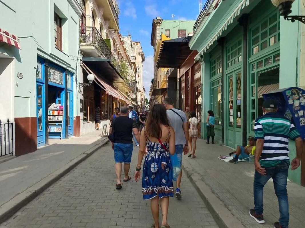 面临30年来最严重危机,古巴终于到了!国际援助突破封锁抵达古巴 (图2) 60d6c0bd153cc33941f653c649c13f3c_0d49c87c8ef247ebb90f1f7940e5df02~tplv-tt-origin-web:gif__iz=58558&from=article.pc_detail&lk3s=953192f4&x-expires=1774749549&x-signature=8tQ%2FC%2Bi4j557nyetalqiCadWRlA%3D.jpeg