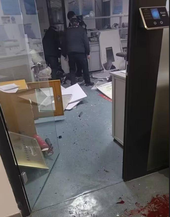 重庆大学实验室闪爆致1死3伤，有学生称事发时响声巨大(图1)