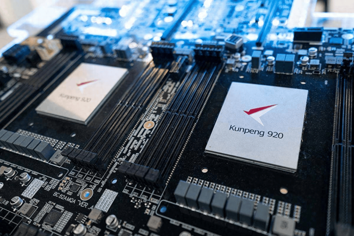 华为扔出“王炸”，英伟达彻底慌了？性能超H20近3倍，打破垄断！ (图5)