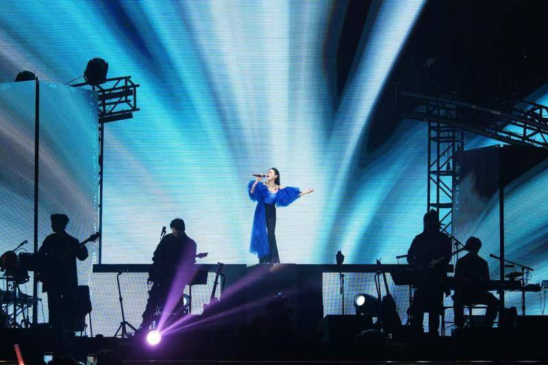 丁当化身“小辣椒”开唱,《你为什么说谎》引“史上最大声合唱” (图3) 丁当化身“小辣椒”开唱,《你为什么说谎》引“史上最大声合唱” (图3)