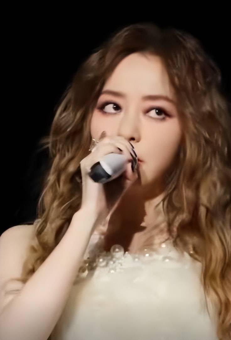 张靓颖自曝做脸翻车,导致表情管理出问题,只能当“不笑女” (图2) 张靓颖自曝做脸翻车,导致表情管理出问题,只能当“不笑女” (图2)