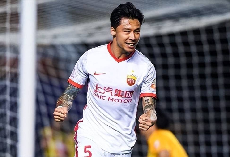 4轮仅替补出场1次，昔日国足后防领袖惨遭穆帅冷落，沦为中超鸡肋 (图4)