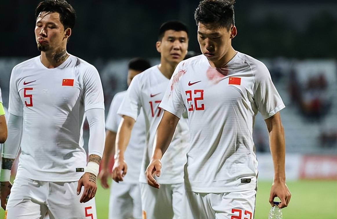 4轮仅替补出场1次，昔日国足后防领袖惨遭穆帅冷落，沦为中超鸡肋 (图5)