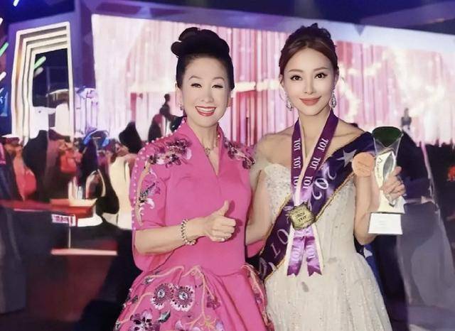 香港知名男星前妻整容成瘾，卖保险年入500万，成功跻身上流圈子 (图4)