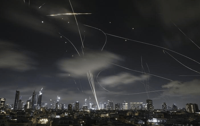 中东仅用四枚导弹打出史诗级效果，美媒：中国有1700枚，怎么防？ (图3)