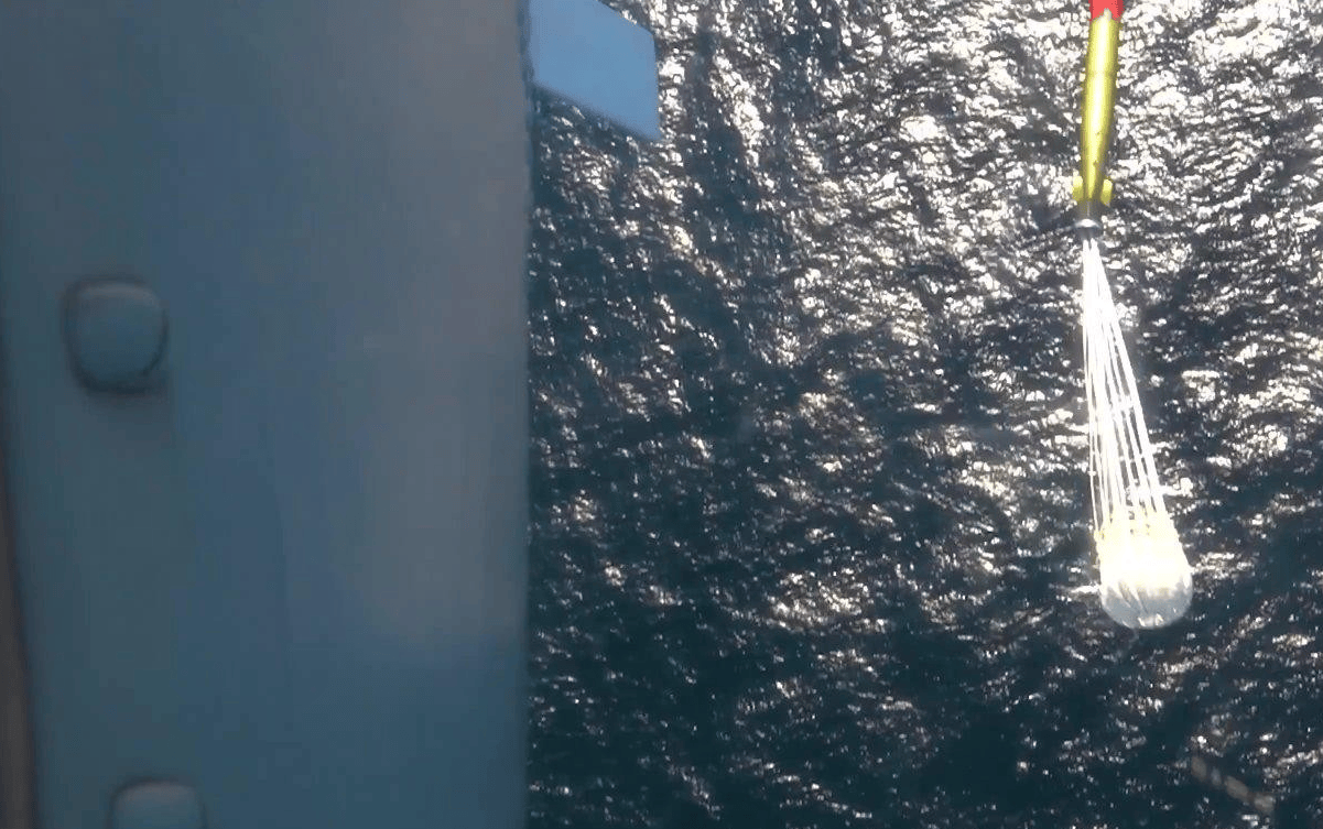 日战机长见识了，东海上出现前所未见中国战机，美日潜艇藏不住了 (图4)