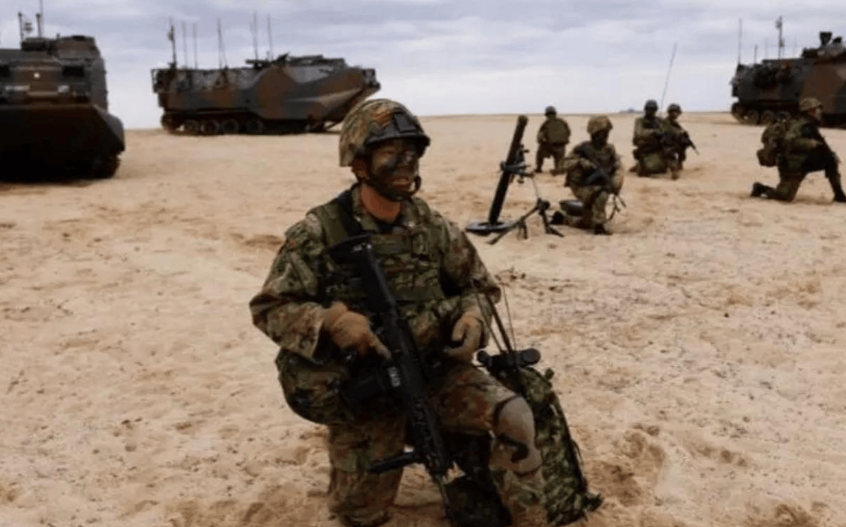 日战机长见识了，东海上出现前所未见中国战机，美日潜艇藏不住了 (图7)